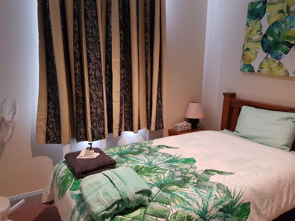 Queen Of The Murchison Guest House & Cafe Cue Экстерьер фото