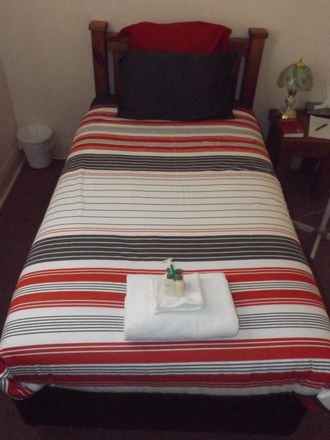 Queen Of The Murchison Guest House & Cafe Cue Экстерьер фото