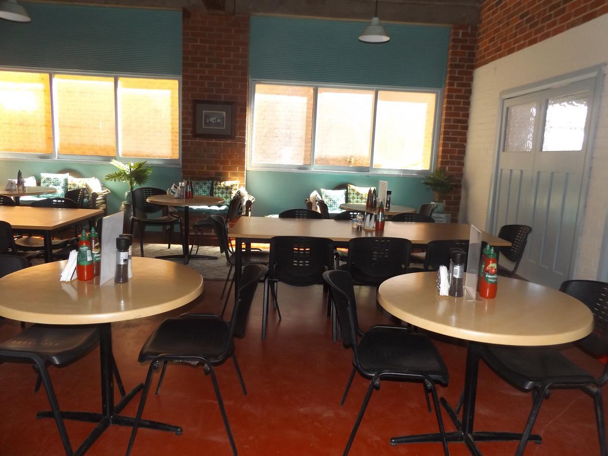 Queen Of The Murchison Guest House & Cafe Cue Экстерьер фото